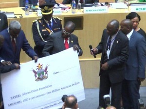 Presiden Mugabe Lelang Sapi Senilai Rp 13 M Untuk Uni Afrika