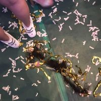 Ngeri, Fans Gunting Rambut Penggemar Lain Saat Nonton Konser K-pop  