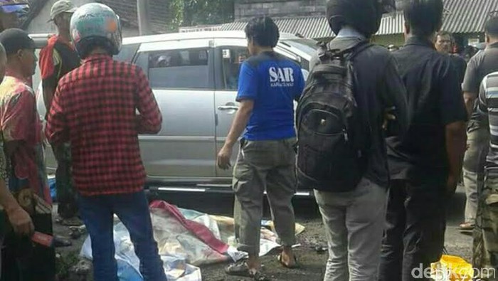 Dua Pemotor Tewas Ditabrak Bus dan Mobil Sekaligus di Karanganyar