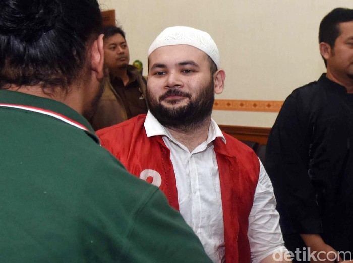 Ridho Rhoma saat sidang kasus narkoba/Foto: Noel detikHOT Ridho Rhoma saat sidang kasus narkoba/Foto: Noel detikHOT