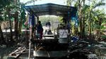 Potong Kompas Dengan Perahu Eretan di Pademangan
