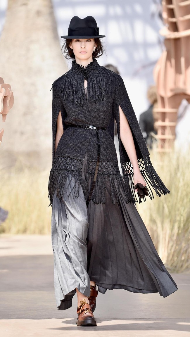 Model walks the runway during the Christian Dior Haute Couture Fall/Winter 2017-2018 show as part of Haute Couture Paris Fashion Week on July 3, 2017 in Paris, France.  (Photo by Pascal Le Segretain/Getty Images)