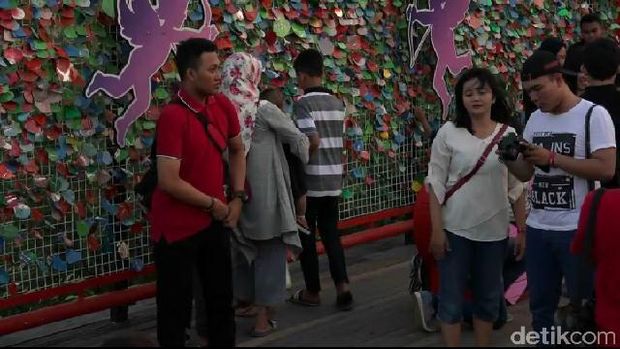 Banyak pasangan traveler yang ke sini (M Rofiq/detikTravel)