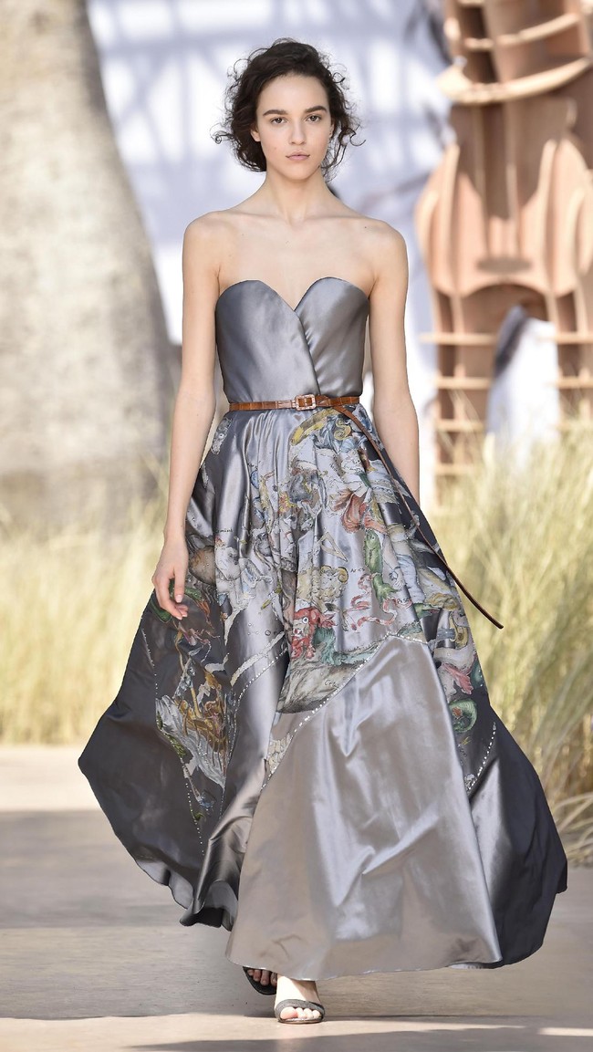 Model walks the runway during the Christian Dior Haute Couture Fall/Winter 2017-2018 show as part of Haute Couture Paris Fashion Week on July 3, 2017 in Paris, France.  (Photo by Pascal Le Segretain/Getty Images)
