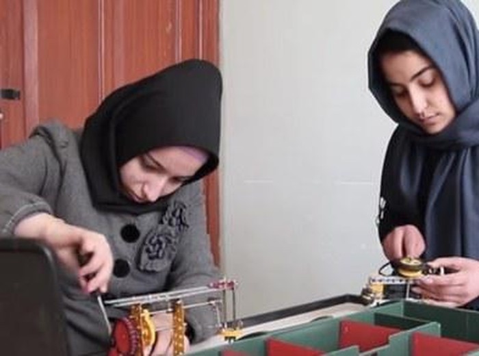 Tim hijabers pembuat robot yang ditolak masuk Amerika Serikat. Foto: Dok. FIRST Global Challenge Tim hijabers pembuat robot yang ditolak masuk Amerika Serikat. Foto: Dok. FIRST Global Challenge