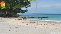 Foto: Wajar, karena suasana pantai yang tenang dengan pepohonan yang rindang jadi unggulan utama Pantai Pasir Putih Sabang. Salah satu keindahan yang mesti dilihat di ujung paling barat Indonesia (Haris/detikTravel)