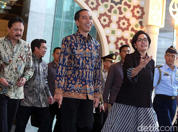 Presiden Joko Widodo (Jokowi) menyambangi Gedung Bursa Efek Indonesia (BEI), Jakarta, Selasa (04/07/2017), dalam rangka kunjungan kerja dan dialog ekonomi dengan para pelaku pasar modal.