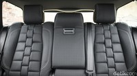 Sebagai tambahan pedal gas menggunakan pedal aluminium. Mobil ini dijual seharga 83.995 poundsterling atau sekitar Rp 1,4 miliar di London. Foto: Kahn Design