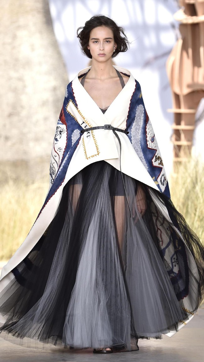 Model walks the runway during the Christian Dior Haute Couture Fall/Winter 2017-2018 show as part of Haute Couture Paris Fashion Week on July 3, 2017 in Paris, France.  (Photo by Pascal Le Segretain/Getty Images)