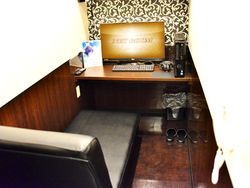 Penampakan Warnet Mewah Merangkap Penginapan