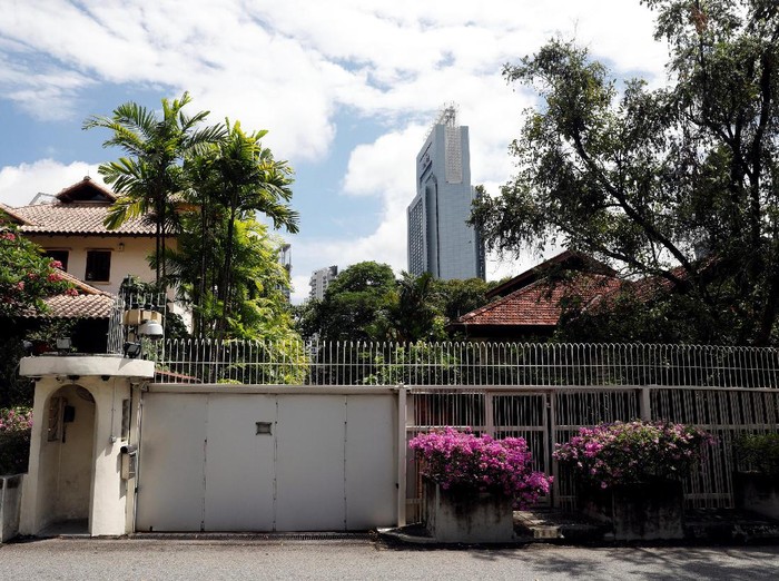 A view of an empty guard post outside former Prime Minister Lee Kuan Yew's Oxley Road residence in Singapore June 14, 2017. REUTERS/Edgar Su