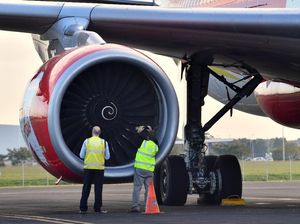 AirAsia Tabrak Burung, Penumpang Lihat Kobaran Api dari Mesin Pesawat
