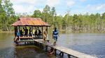 Foto Kebahagiaan di Ujung Timur Indonesia