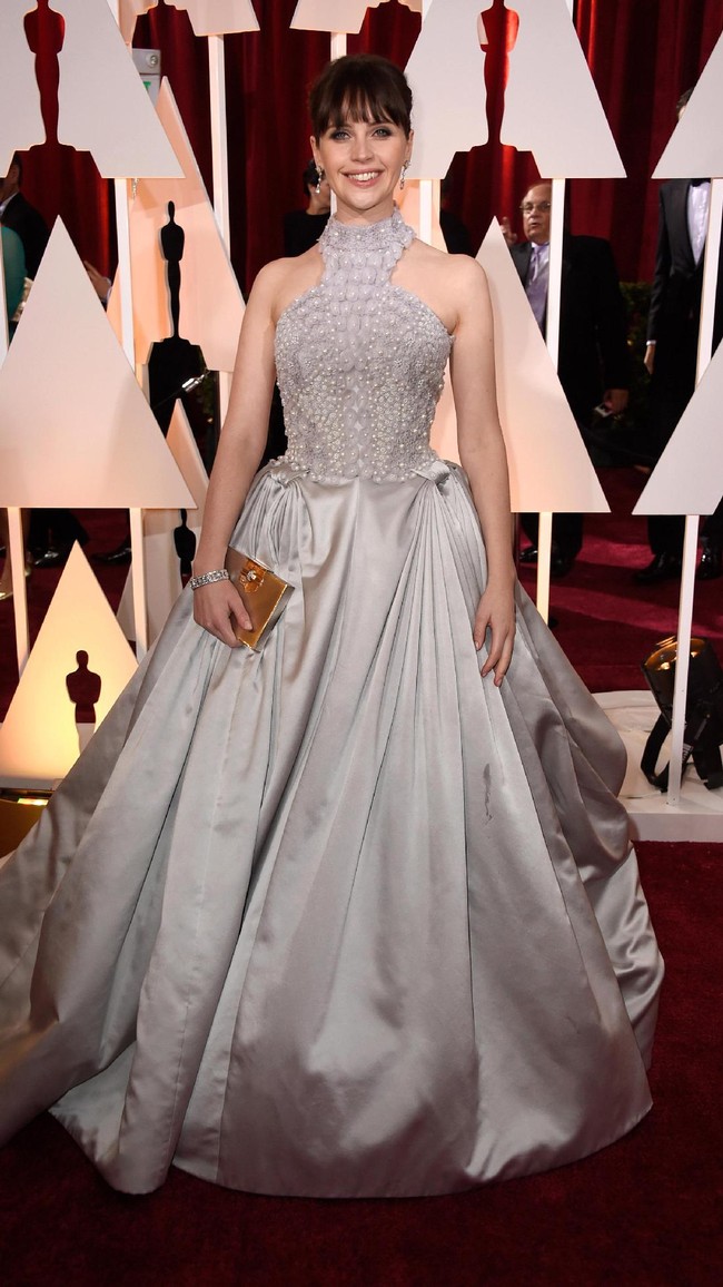 Felicity Jones attends the 87th Annual Academy Awards at Hollywood & Highland Center on February 22, 2015 in Hollywood, California.  (Photo by Frazer Harrison/Getty Images)