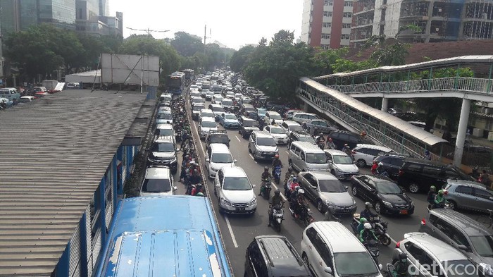 Lalin Simpang Matraman Makin Macet Akibat Traffic Light Tak Aktif