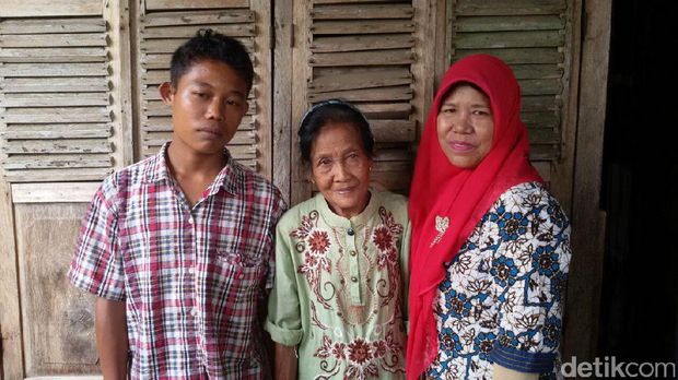 ABG Selamet dan Nenek Rohaya kewalahan kebanjiran tamu usai menikah.