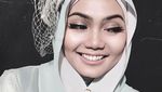 Melihat Penampilan Rina Nose: Tanpa, Pakai hingga Lepas Hijab