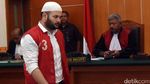 Ridho Rhoma Berpeci Putih saat Sidang Perdana Kasus Narkoba