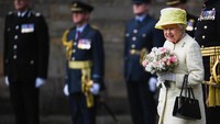 Ratu Elizabeth melakukan perjalan ke Skotlandia juga untuk acara Holyrood week. Foto: Jeff J Mitchell/Getty Images