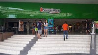 Foto: Kalau mau belanja yang murah, silakan datang ke Sungei Wang. Pakaian serta suvenir banyak dijual di sini, harganya pun bisa ditawar (Kurnia/detikTravel)