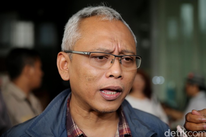 Politikus PDI Perjuangan, Arif Wibowo diperiksa KPK sebagai saksi terkait dugaan korupsi proyek e-KTP dengan tersangka Andi Agustinus alias Andi Narogong.