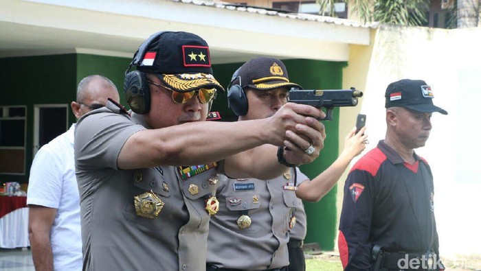 Antisipasi Teroris, Personel Polda Sumsel Ikut Latihan Tembak