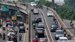 Abaikan Rambu Lalu Lintas, Pemotor Nekat Terobos Flyover