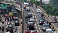 Angin kencang dan bahu jalan sempit tidak bersahabat bagi pemotor dan rawan bagi keselamatan pemotor.