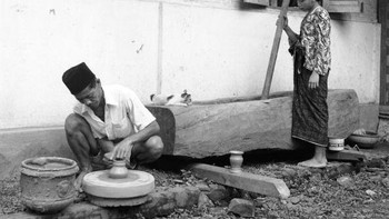 Membuat kerajinan. Foto: Getty Images