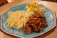 Garlic ramen dengan paduan Australian beef.