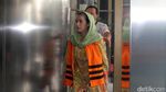 Diperiksa KPK, Istri Gubernur Bengkulu Terlihat Lesu