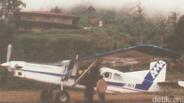 2 Heli Bantu Evakuasi Pesawat AMA yang Jatuh di Wamena 2 Heli Bantu Evakuasi Pesawat AMA yang Jatuh di Wamena
