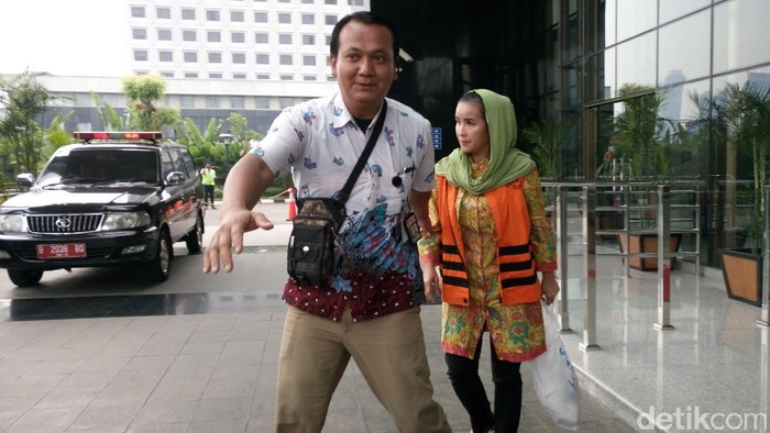 Ditanya soal Otak Suap Proyek Jalan di Bengkulu, Lily Bungkam