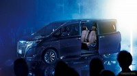 Minivan ini dilengkapi dengan pintu geser. Foto: Response