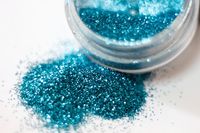 Dijual, Kapsul Glitter yang Bikin Miss V Berkilauan Saat Bercinta