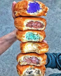 Nyamm! Empuk Manis Donat Isi Es Krim yang Menyegarkan