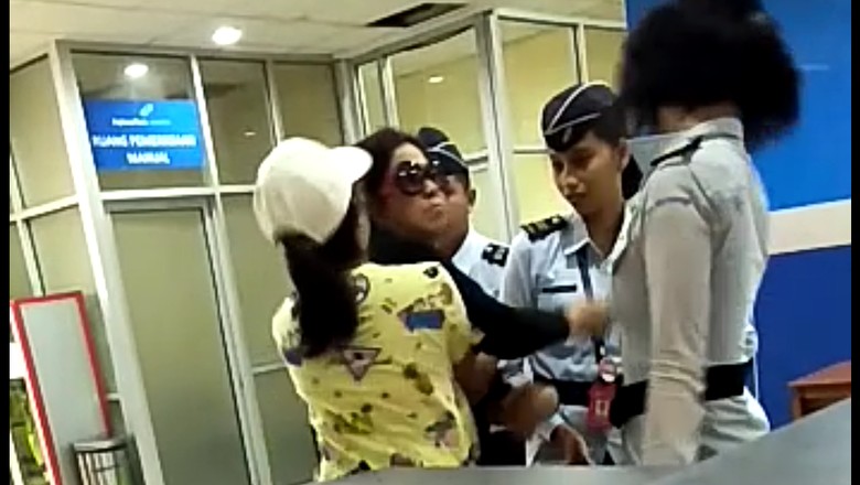 Kronologi Penumpang Tampar Petugas Avsec Bandara Manado Kronologi Penumpang Tampar Petugas Avsec Bandara Manado