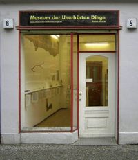 Tampak depan Museum of Unheard Of Things (Museum der Unerhoerten Dinge)