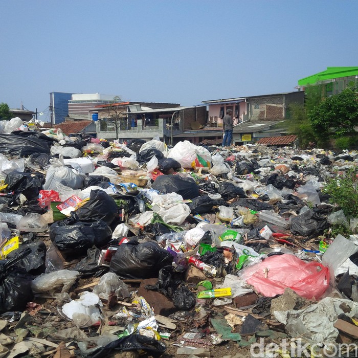 Respons Ridwan Kamil soal Lautan Sampah di Cibangkong Bandung