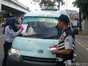 Selama 2 Hari, Puluhan Angkot Ditilang Sudinhub Jakbar