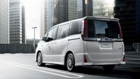 Bagian belakang Toyota Noah. Foto: Response