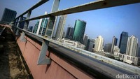 Bappenas juga sedang mengkaji skema pendanaan untuk pemindahan ibu kota ini. Rencana ini membutuhkan dana yang besar terkait rencana tersebut, sementara pemerintah tak ingin membebani Anggaran dan Pendapatan Belanja Negara (APBN).