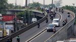 Abaikan Rambu Lalu Lintas, Pemotor Nekat Terobos Flyover