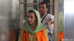 Diperiksa KPK, Istri Gubernur Bengkulu Terlihat Lesu
