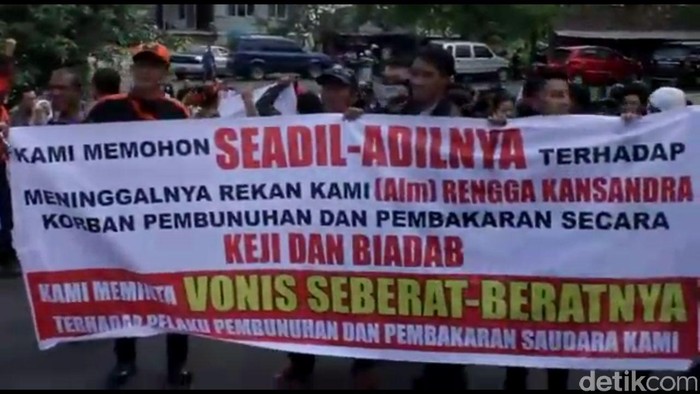 Pemuda Sukabumi Tewas Dibakar, Keluarga Minta Pelaku Dihukum Berat