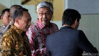 Dalam kasus ini, Nur Alam diduga menerima kick back (komisi) dari izin yang dikeluarkannya itu. KPK menyebut SK yang diterbitkan Nur Alam dan menyalahi aturan yaitu SK Persetujuan Percadangan Wilayah Pertambangan, Persetujuan Izin Usaha Pertambangan (IUP) Eksplorasi, dan SK Persetujuan Peningkatan Izin Usaha Pertambangan Eksplorasi Menjadi Izin Usaha Pertambangan Operasi Produksi kepada PT Anugrah Harisma Barakah (AHB).