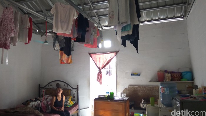 Peserta Bedah Rumah Mengeluh Tak Ada Kamar, Djarot: Disekat Sendiri