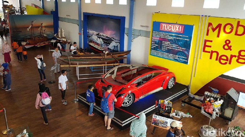 Mobil Tucuxi Dahlan Iskan yang menyita perhatian di Museum Angkut (Budi Sugiharto/detikTravel) Mobil Tucuxi Dahlan Iskan yang menyita perhatian di Museum Angkut (Budi Sugiharto/detikTravel)