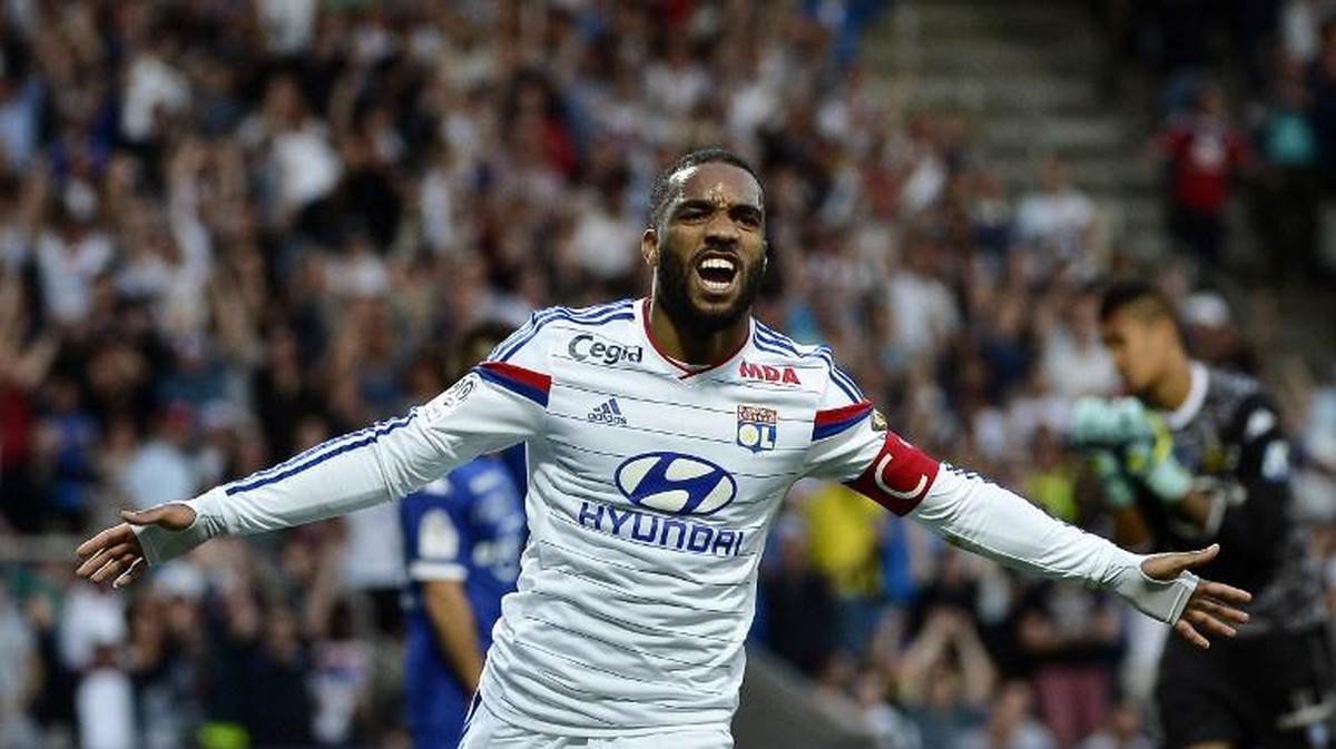Alexandre Lacazette resmi bergabung dengan Arsenal (Foto: AFP/Jeff Pachoud)