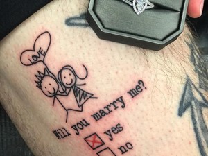 Viral, Pria Ini Lamar Kekasihnya dengan Tato